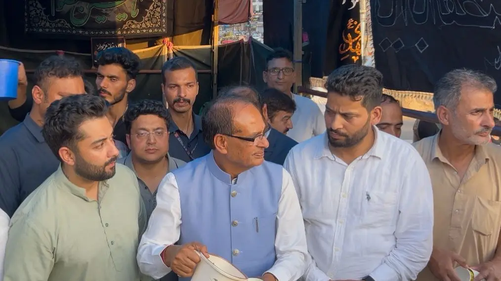 Union Minister Shivraj Singh Chouhan Joins mourners at Sabeel-e-Imam Hussain (AS) at Jahangir Chowk, Srinagar