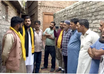 SBSP State President Vivek Bali Visits Fire Victim Families in Nawakadal Srinagar