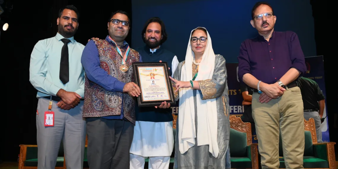 ڈاکٹر طارق احمد شیرا کو “اتّم بھارت پرسکار 2025” فن و ثقافت کے شعبے میں شاندار خدمات پر عطا کیا گیا۔