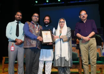 ڈاکٹر طارق احمد شیرا کو “اتّم بھارت پرسکار 2025” فن و ثقافت کے شعبے میں شاندار خدمات پر عطا کیا گیا۔