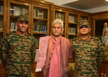 GoC-in-C Northern Command briefs Lieutenant Governor on Operation Mahadev