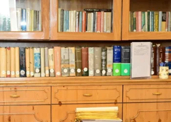 Azad Meets LG Manoj Sinha, Seeks Revival of Long-Pending Chenab House Project