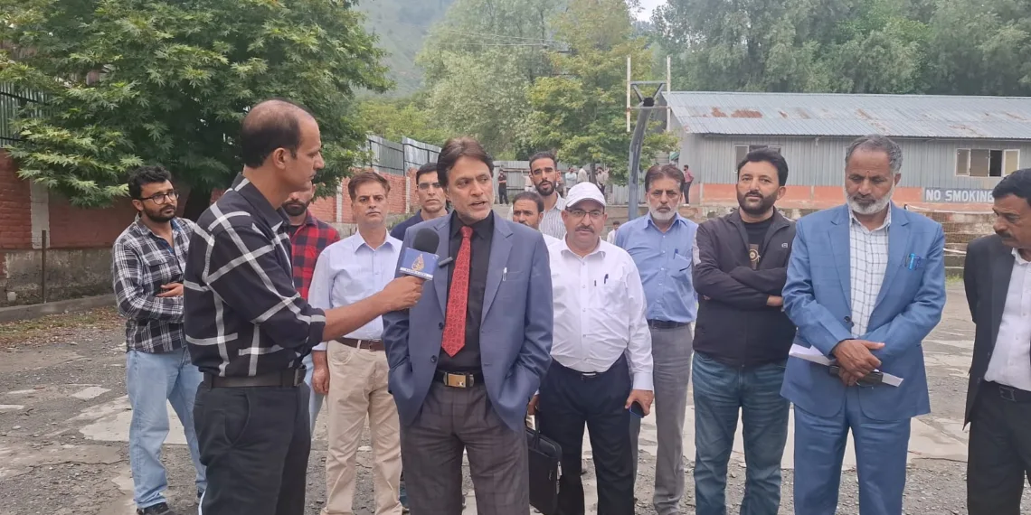 Kupwara CEO Concludes Three-Day Visit to Karnah: Emphasizes Teachers’ Role in Nation Building and Quality Education