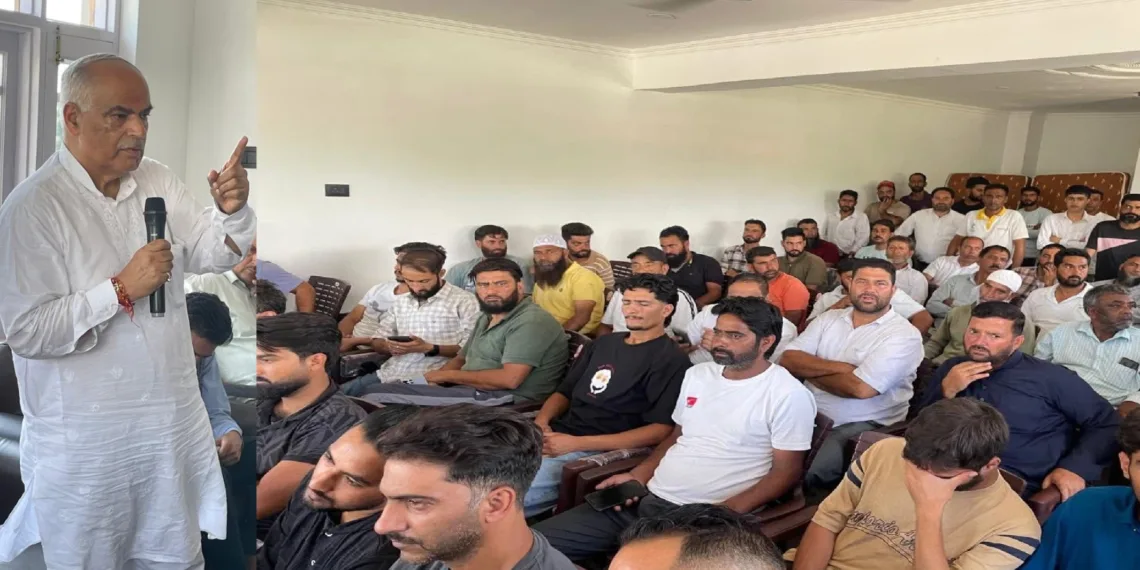 Ashok Koul addresses ‘Har Ghar Tiranga’ workshop at Nowgam Railway Station