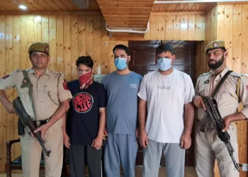 Anantnag Police Bust ₹55 Lakh Wild Garlic Scam, Three Arrested