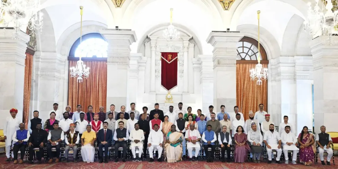 صدر جمہوریہ ہند سے قبائلی شخصیات کی ملاقات، کرناہ کے سابق پولیس افسر نے پہاڑیوں کے مسائل اجاگر کیے