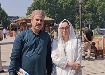 Cultural Icon Waheed Jeelani Applauds Dr. Darakhshaan Andrabi’s Efforts at Hazratbal