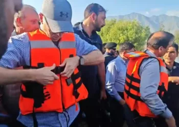 CM Omar Abdullah Visits Flood-Hit Shalina, Reviews Situation on Ground