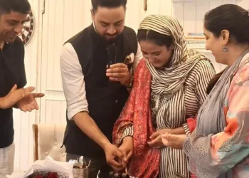 Masrat un Nissa Honoured for Promoting Kashmiri Music and Culture