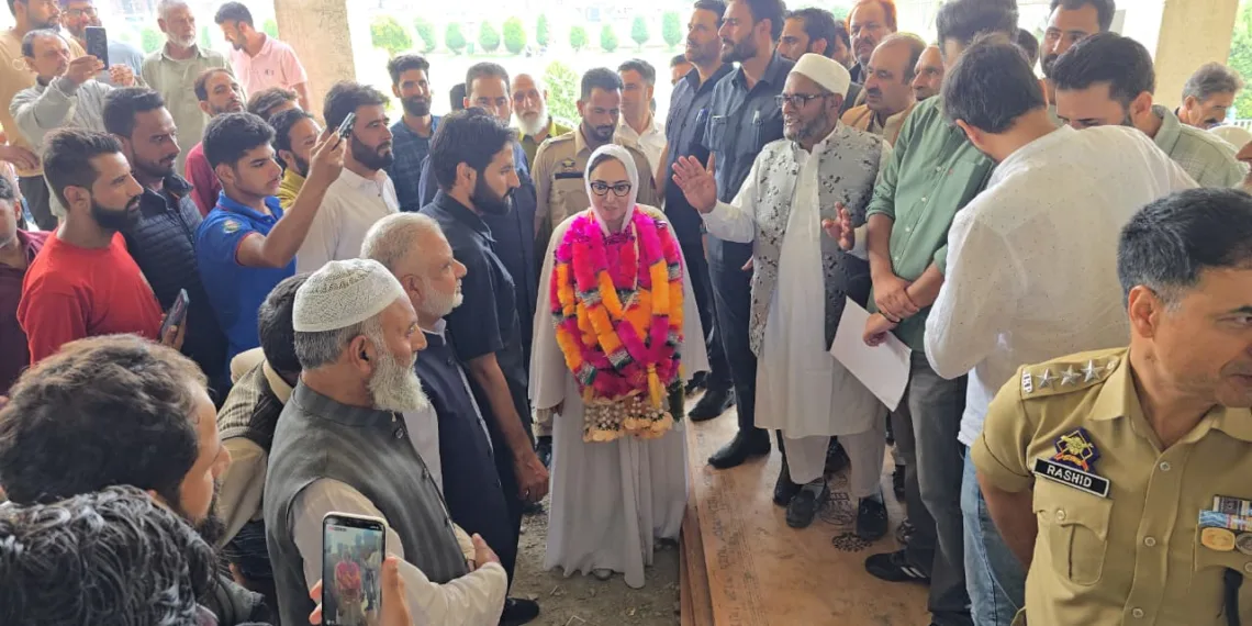 Dr Darakhshan took stock of the ongoing Construction works at Jinab Sahib Soura