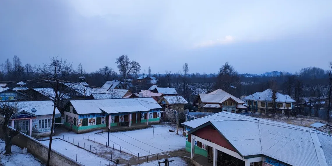 Higher Reaches, Some Plains Receive Light Snowfall; Gulmarg, Pahalgam Shivers at -7.6°C & -7.2°C