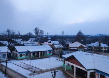 Higher Reaches, Some Plains Receive Light Snowfall; Gulmarg, Pahalgam Shivers at -7.6°C & -7.2°C