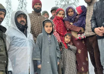 Nomadic Family Rescued Amid Heavy Snowfall in Shukroo Keller, Shopian