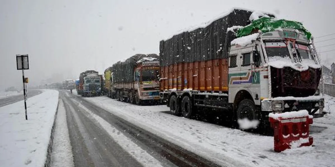 Cold Nights on the Road; Snow Traps Families, Students, Drivers on Jammu-Srinagar NH for Second Day