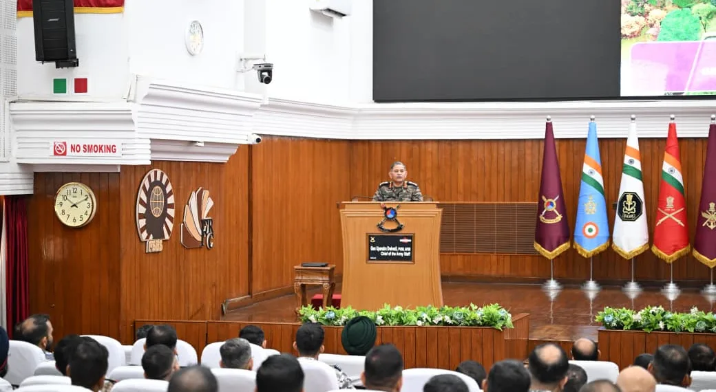General Upendra Dwivedi, Chief of the Army Staff Visits College of Defence Management, Simulator Development Division