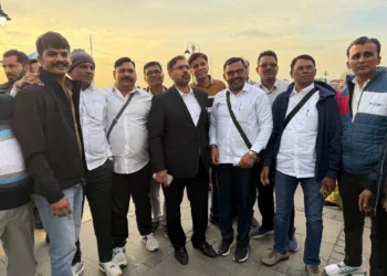 Satish Sharma Interacts with Tourists in Srinagar, Reviews Facilities at Mughal Gardens