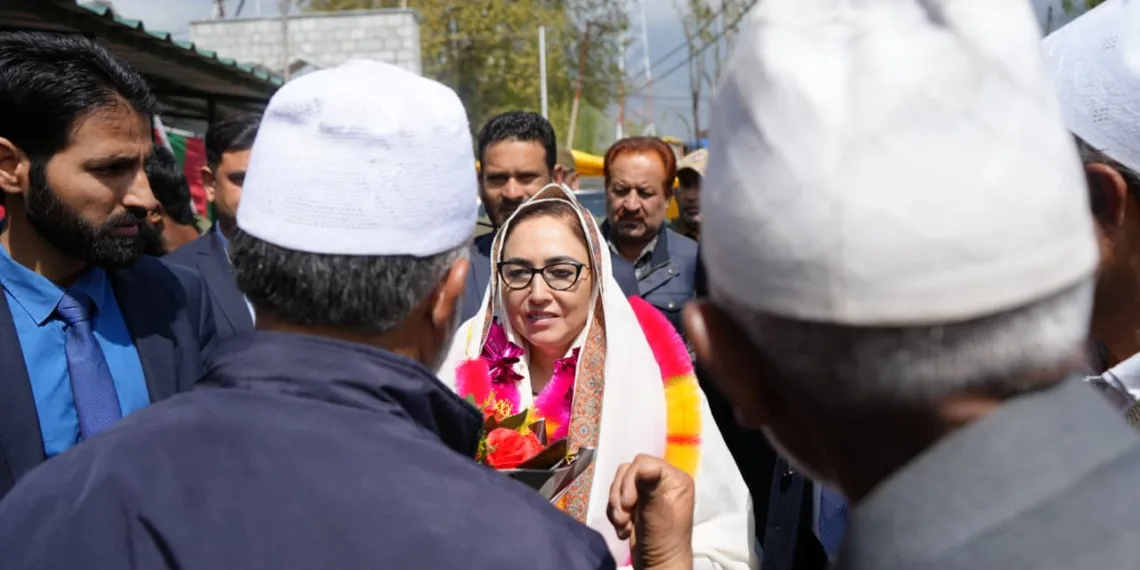 Waqf Chairperson paid obeisance at Bara Sadaat Shrine at Teilbal Srinagar on Annual Urs