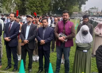 گورنمنٹ ہائیر سیکنڈری اسکول پٹن میں ناظم تعلیم کشمیر نصیر احمد وانی کی نشہ مکت ابھیان اور شجر کاری مہم میں شرکت