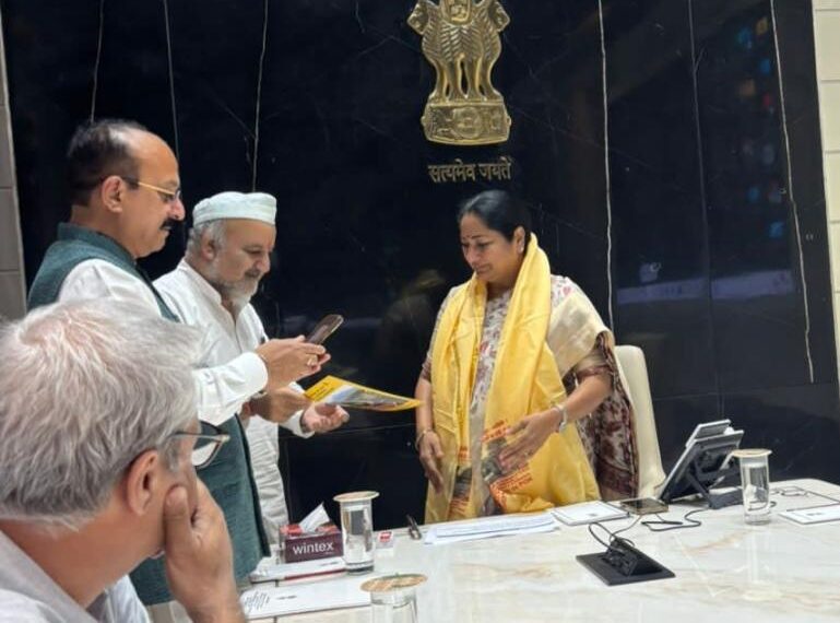 AIKS thanks Delhi CM on assistance to Kashmiri Migrants.