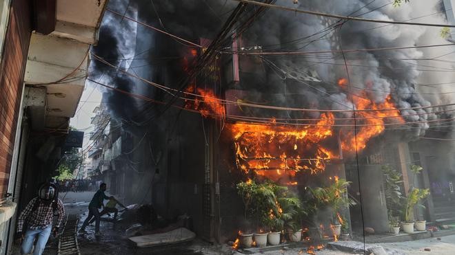 21 Killed, Over 40 Rescued in Massive Delhi Hotel Fire; Several Foreign Nationals Among Victims