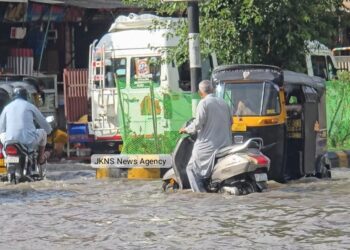 One-Hour Downpour Floods Srinagar, Videos of Submerged Vehicles Go Viral