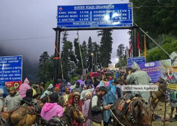 Amarnath Yatra 2026 Begins as First Batch of Pilgrims Leaves Baltal, Pahalgam Base Camps