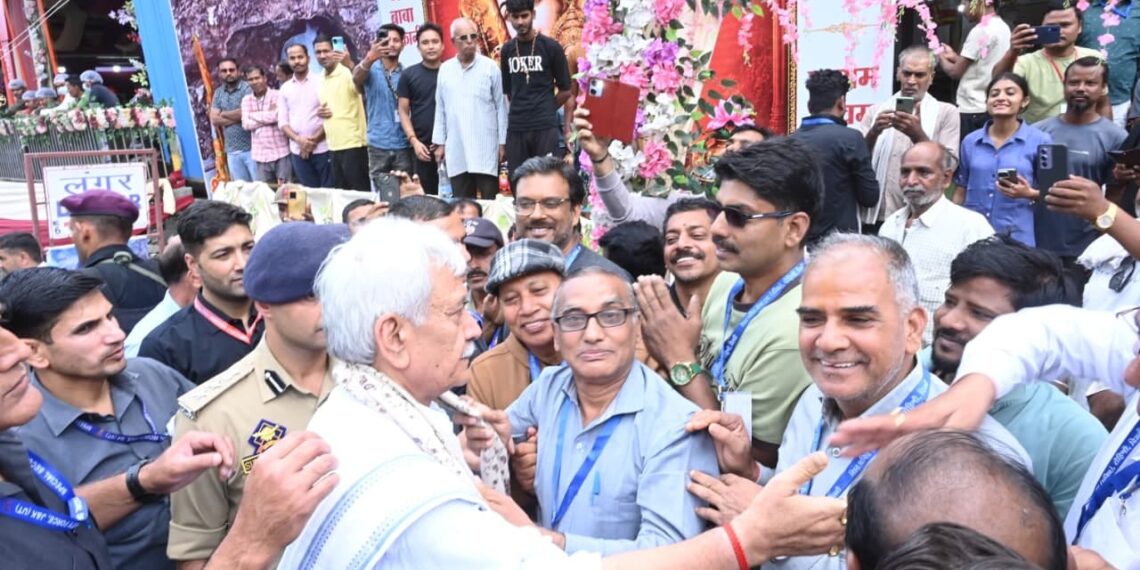 Over 1.7 Lakh Pilgrims Undertake Amarnath Yatra in Eight Days; LG Sinha Reviews Arrangements at Baltal