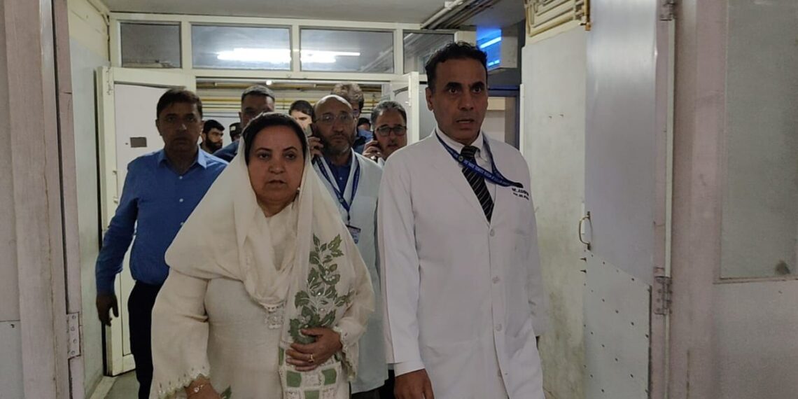 CM Omar Abdullah Expresses Concern Over Gund Accident, Directs Best Care for Injured Amarnath Pilgrims