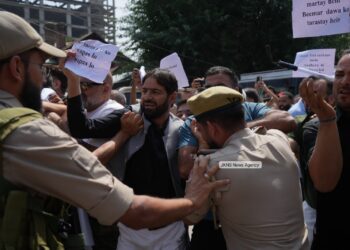 PDP, Apni Party Hold Separate Protests in Srinagar Against 6.83% Power Tariff Hike