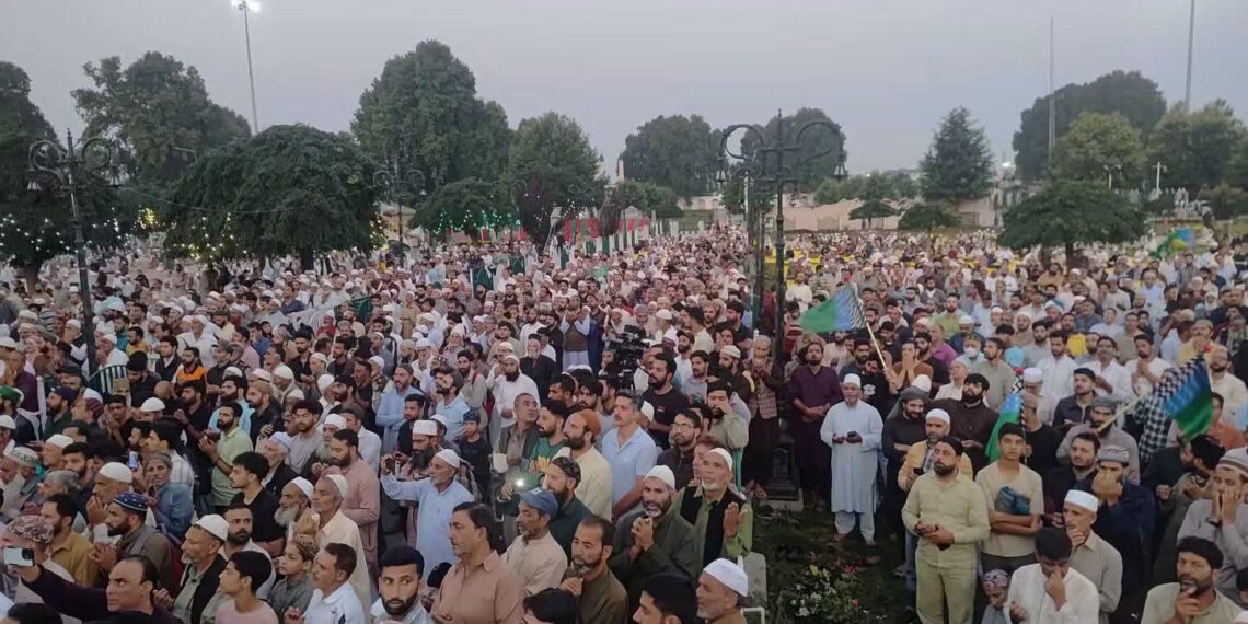 Thousands Throng Hazratbal as Eid-e-Milad-un-Nabi (SAW) Observed Across Kashmir