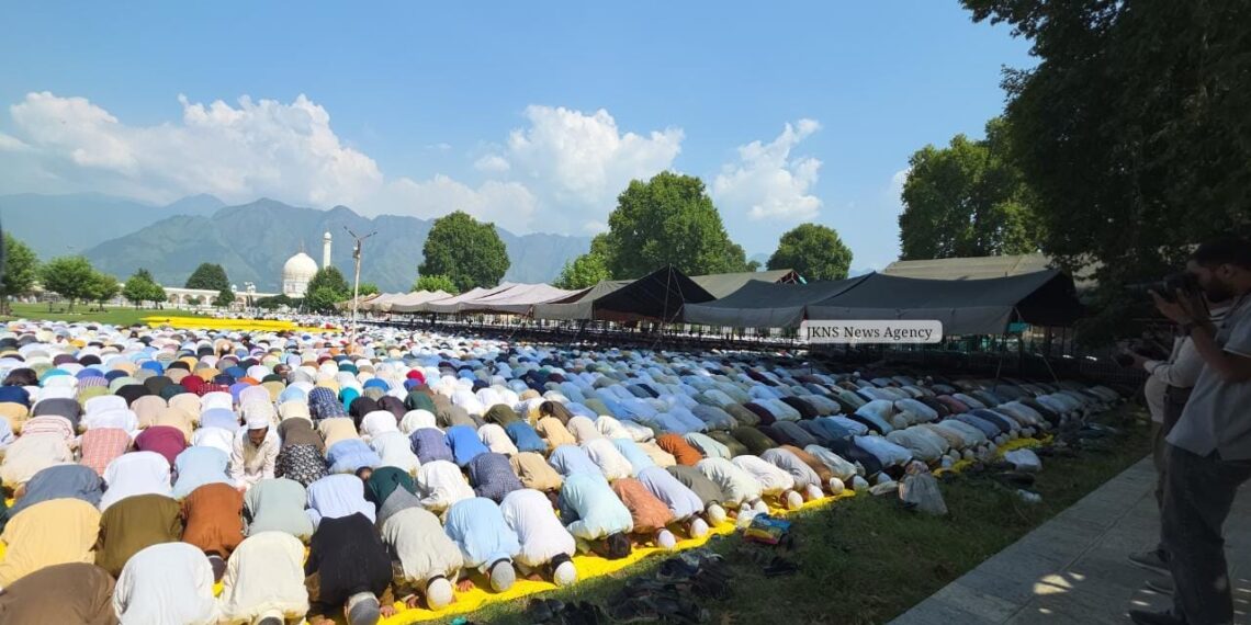 Around One Lakh Throng Hazratbal as Eid-e-Milad-un-Nabi (SAW) Observed Across Kashmir