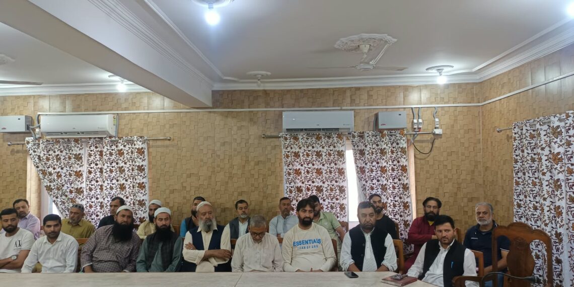 SDM Karnah Holds Meeting with Beopar Mandal, Assures Priority Resolution of Traders’ Issues:
