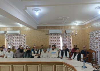 SDM Karnah Holds Meeting with Beopar Mandal, Assures Priority Resolution of Traders’ Issues: