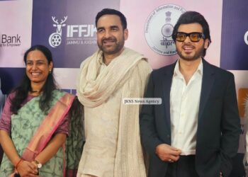 “Kashmir Has Stories Beyond Its Landscapes”: Pankaj Tripathi, Divyenndu See Big Scope for Cinema