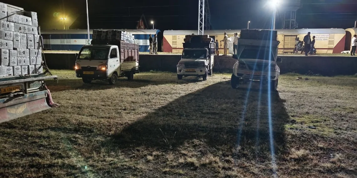 First Apple Rake from Baramulla Dispatched, Brings Lifeline to North Kashmir Fruit Growers