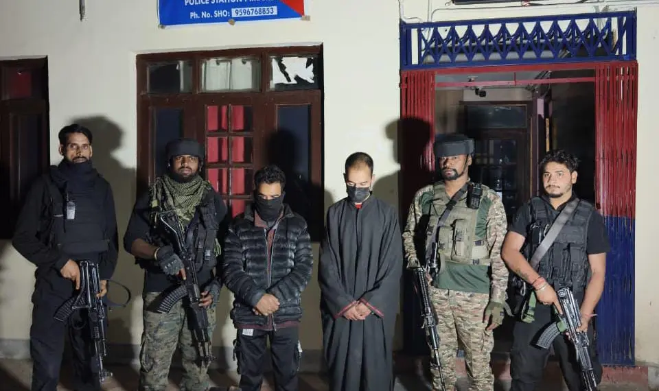 *Two Arrested with Arms and Ammunition in Shopian: Police