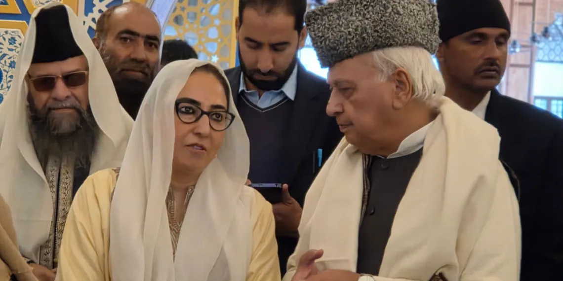 Bihar Governor Arif Mohammed Khan, Dr Darakhshan Andrabi pay Obeisance at Hazratbal Dargah