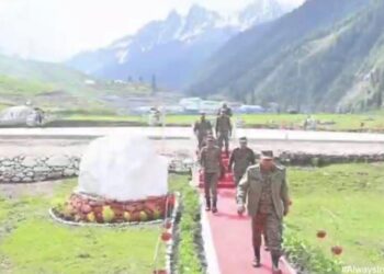 Army Commander Reviews Security Preparedness in Baltal, Forward Areas Ahead of Amarnath Yatra