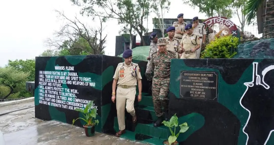 DGP J&K reviews Border Security at Buchohemandi View Point, Akhnoor Sector