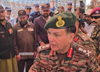 Army Chief Gen Dhiraj Seth Visits Karnah, Interacts With Veterans