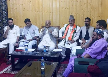 Ashok Koul Urges Stronger Grassroots Presence in Kupwara BJP Meet