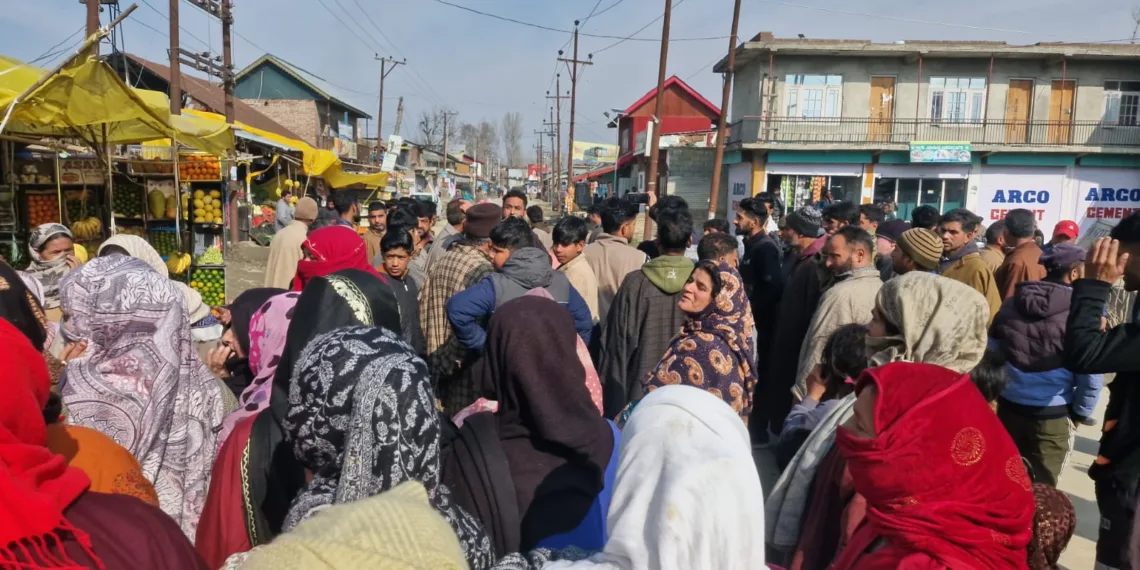 Residents of Naninara in Bandipora Protest Against Installation of Smart Meter