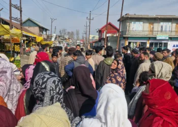 Residents of Naninara in Bandipora Protest Against Installation of Smart Meter