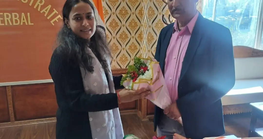 BJP State Executive Member Mohammad Amin Shah Meets DC Ganderbal Shreya Singhal, Discusses Public Issues