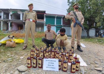 J&K POLICE IN SHOPIAN ARREST TWO BOOTLEGGERS; 43 BOTTLES OF ILLICIT LIQUOR RECOVERED