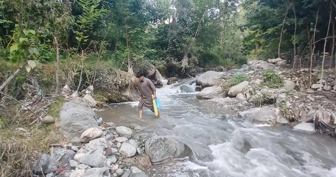 Nallah Batamoji Bridge Collapse Cuts Off Kandi Village: Residents Demand Immediate Reconstruction