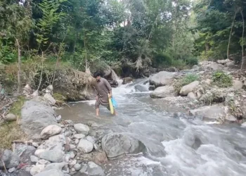 Nallah Batamoji Bridge Collapse Cuts Off Kandi Village: Residents Demand Immediate Reconstruction