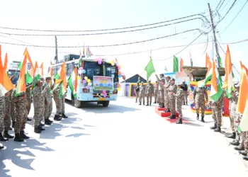 CRPF Flags Off ‘Bharat Darshan’ Tour for Budgam Youth, Promotes National Integration