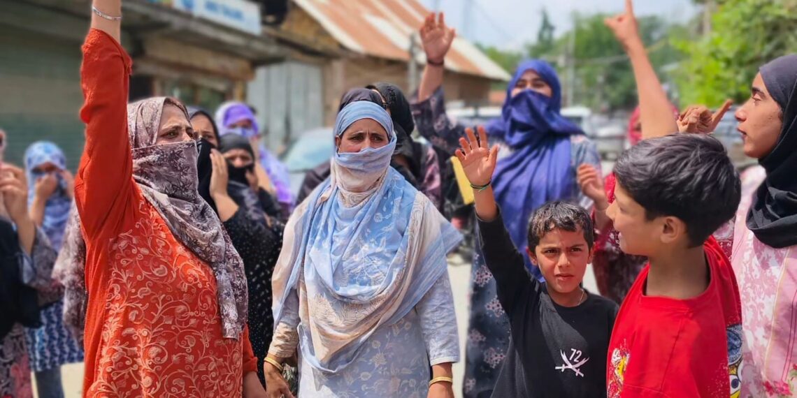 Polluted Drinking Water Supply Triggers Public Protest in Budgam