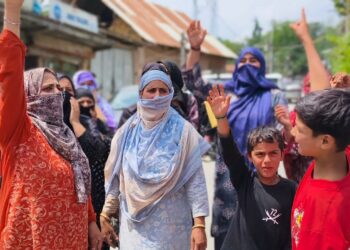 Polluted Drinking Water Supply Triggers Public Protest in Budgam